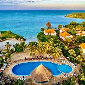 Azao Resort y Spa